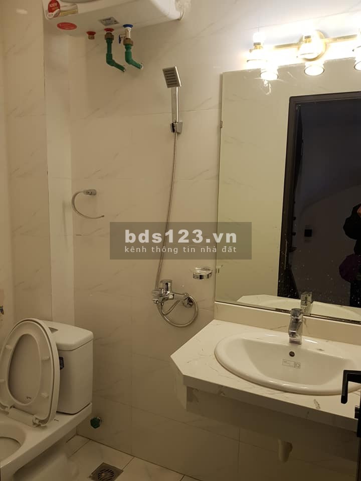Bán nhà PL ô tô mới xây phố Dương Quảng Hàm 5 tầng x 41m2 MT 4,5m giá 5,75 tỷ. LH 0912442669