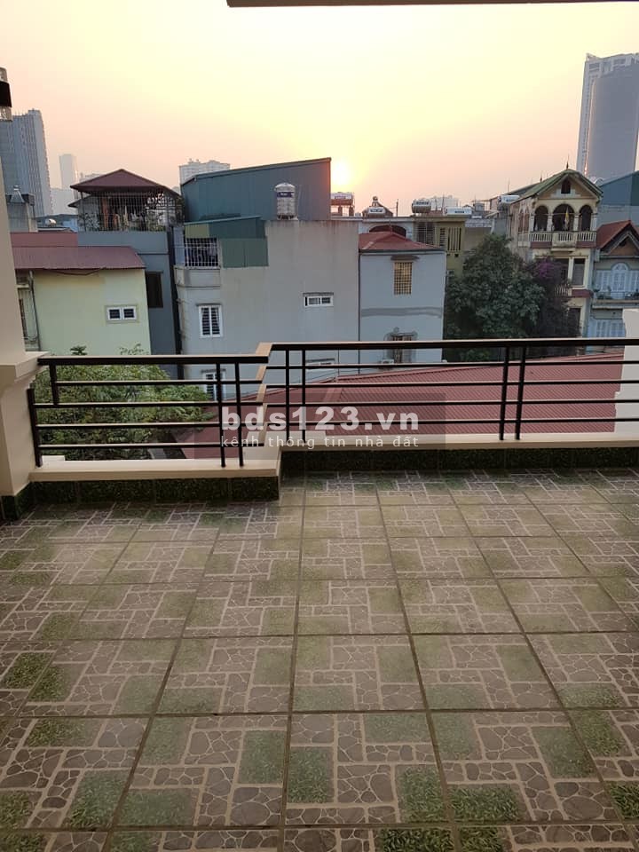 Bán nhà PL ô tô mới xây phố Dương Quảng Hàm 5 tầng x 41m2 MT 4,5m giá 5,75 tỷ. LH 0912442669