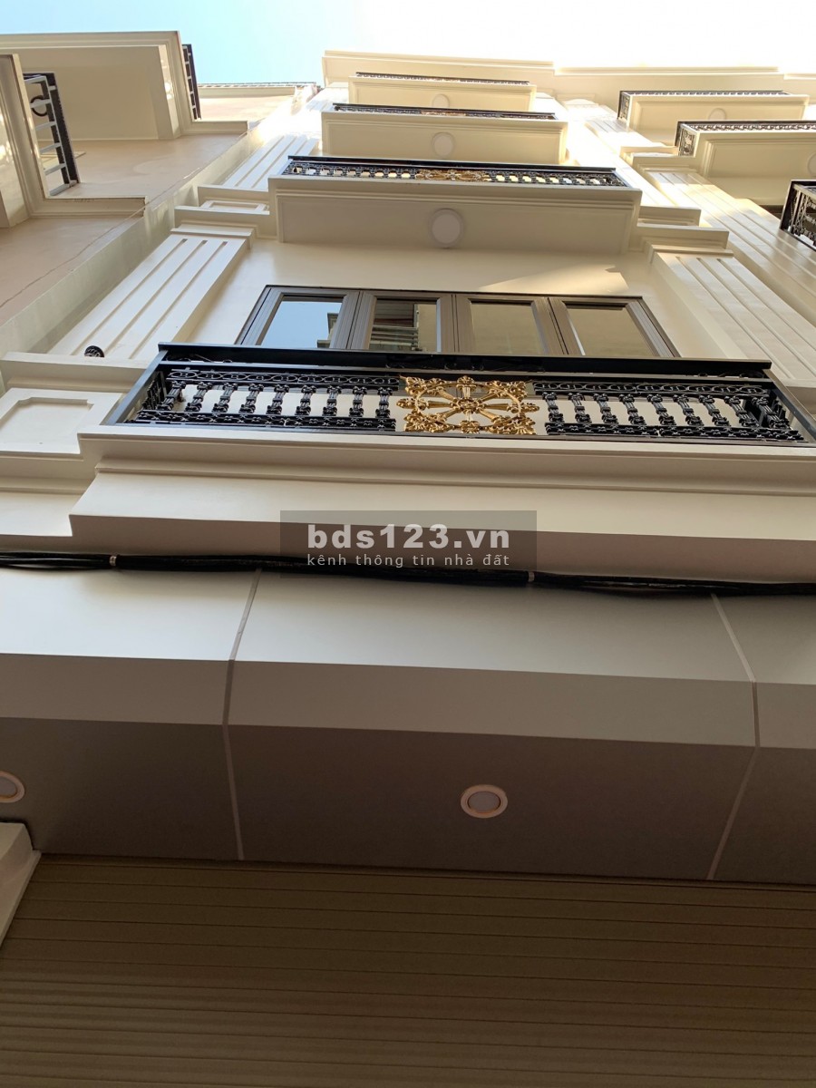 Bán nhà Đội Cấn Ba Đình. An sinh đỉnh. Diện tích 40m2. 5 tầng. Mặt tiền 4.2m. giá 4.5 tỷ