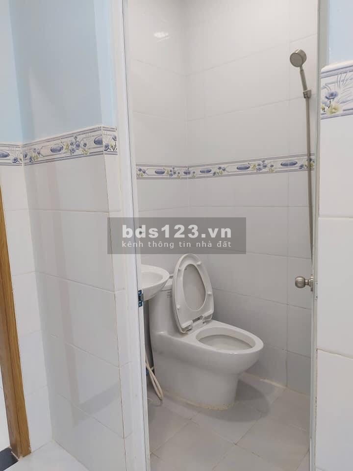 Bán gấp nhà HXH Lạc Long Quân P10 Tân Bình 65m2 giá rẻ chỉ 5 tỷ 8