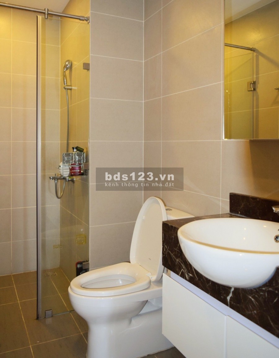 Cần bán căn hộ Gold View Quận 4 dt 80m2, 2PN, 2WC, giá sốc 3.850 tỷ bao hết