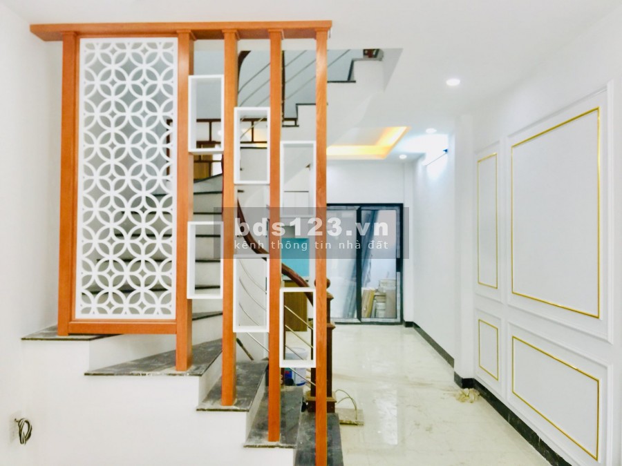 Bán nhà Nguyễn Chí Thanh. Phân lô Ô tô chạy vòng quanh. Diện tích 40m2, 4 tầng, giá chỉ 6 tỷ.