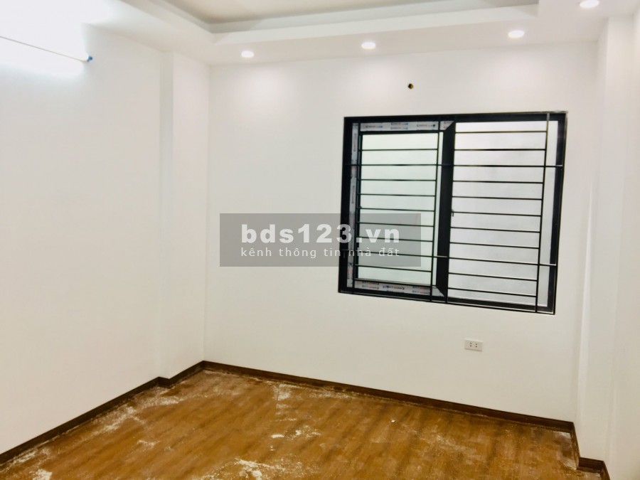 Bán nhà Nguyễn Chí Thanh. Phân lô Ô tô chạy vòng quanh. Diện tích 40m2, 4 tầng, giá chỉ 6 tỷ.