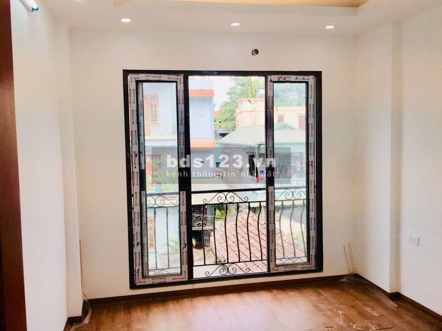 Bán nhà Nguyễn Chí Thanh. Phân lô Ô tô chạy vòng quanh. Diện tích 40m2, 4 tầng, giá chỉ 6 tỷ.
