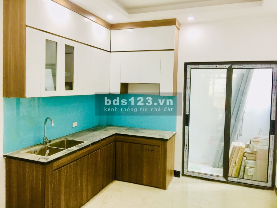 Bán nhà Nguyễn Chí Thanh. Phân lô Ô tô chạy vòng quanh. Diện tích 40m2, 4 tầng, giá chỉ 6 tỷ.