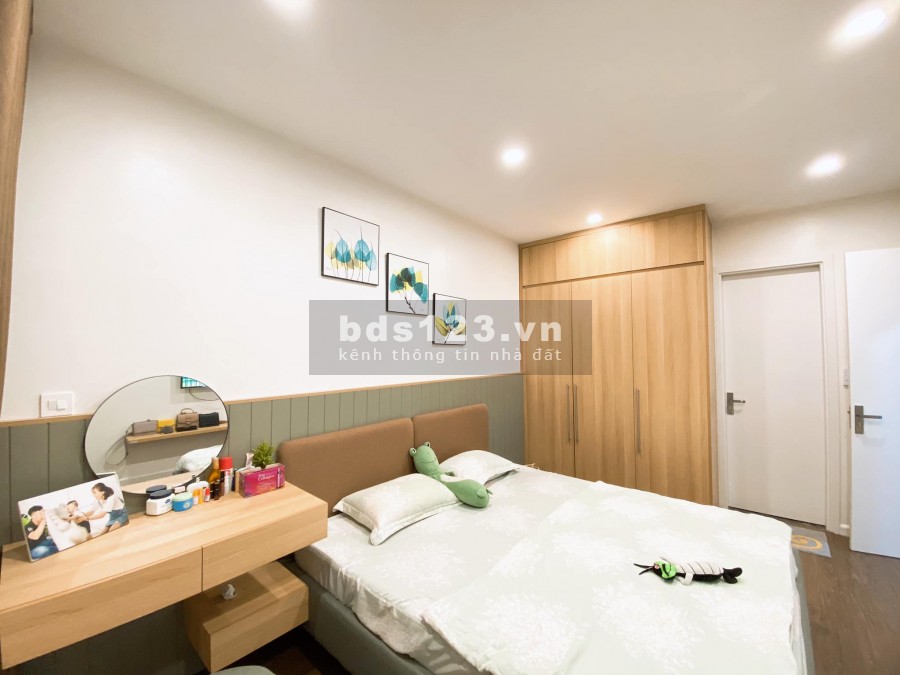 Bán gấp CH tập thể Nghĩa Tân giá 1,18 tỷ, 42m2 ( tầng 3), ở luôn