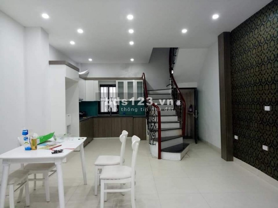 Bán gấp nhà đẹp Bồ Đề, Long Biên, 37m2, 3 tầng, Mt 4m, ngõ nông, thông, gần ô tô, nội thất đẹp 3.05 tỷ