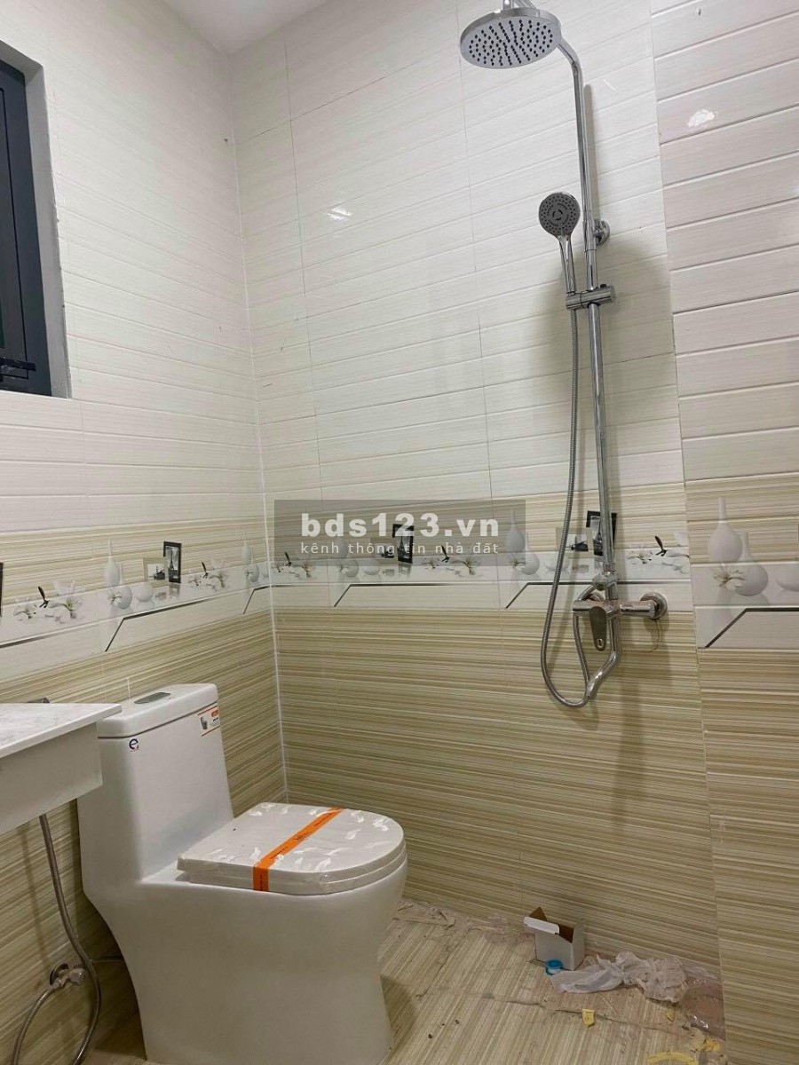 Bán nhà 2 tầng mới xây 3pn 4wc gần chợ Vĩnh Hải, Nha Trang giá rẻ LH 0788.558.552