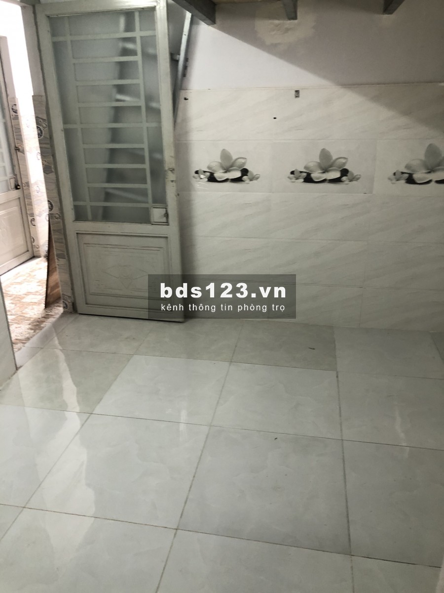 Phòng trọ rất đẹp, Nội Thất: Máy lạnh + Tủ Lạnh, gác lửng + kệ bếp gần AEON MALL