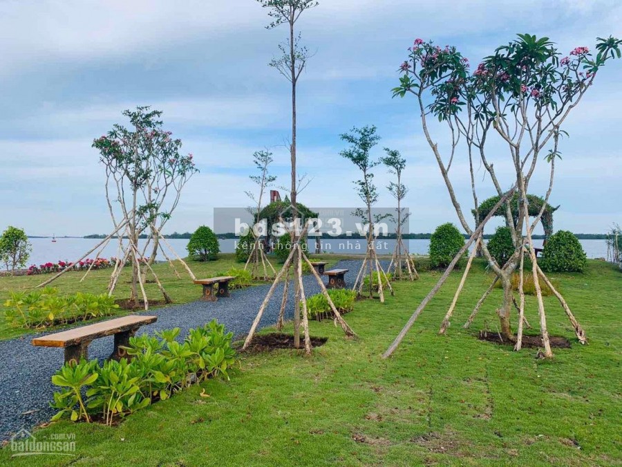 Cần bán 05 nền 80m2 dự án Hiệp Phước Harbour View. Giá 1,5 tỷ đã thanh toán 40%, sổ đỏ sở hữu lâu dài LH 0931118655