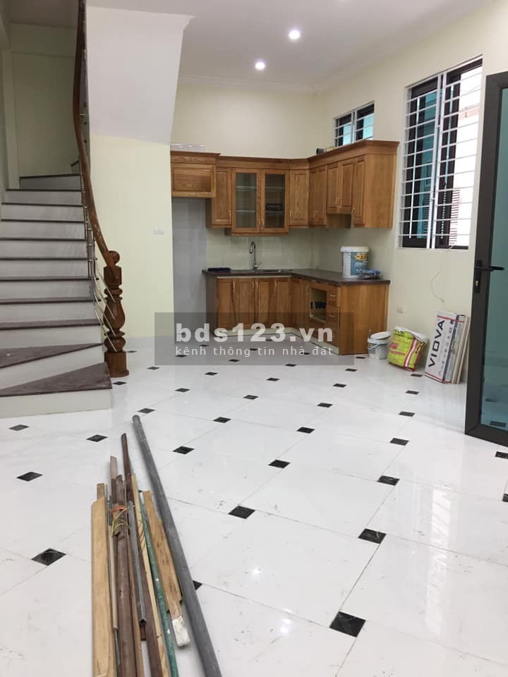 Bán nhà Thịnh Liệt, ô tô qua nhà, 35m2 x 4 tầng, giá 3.75 tỷ, có thương lượng