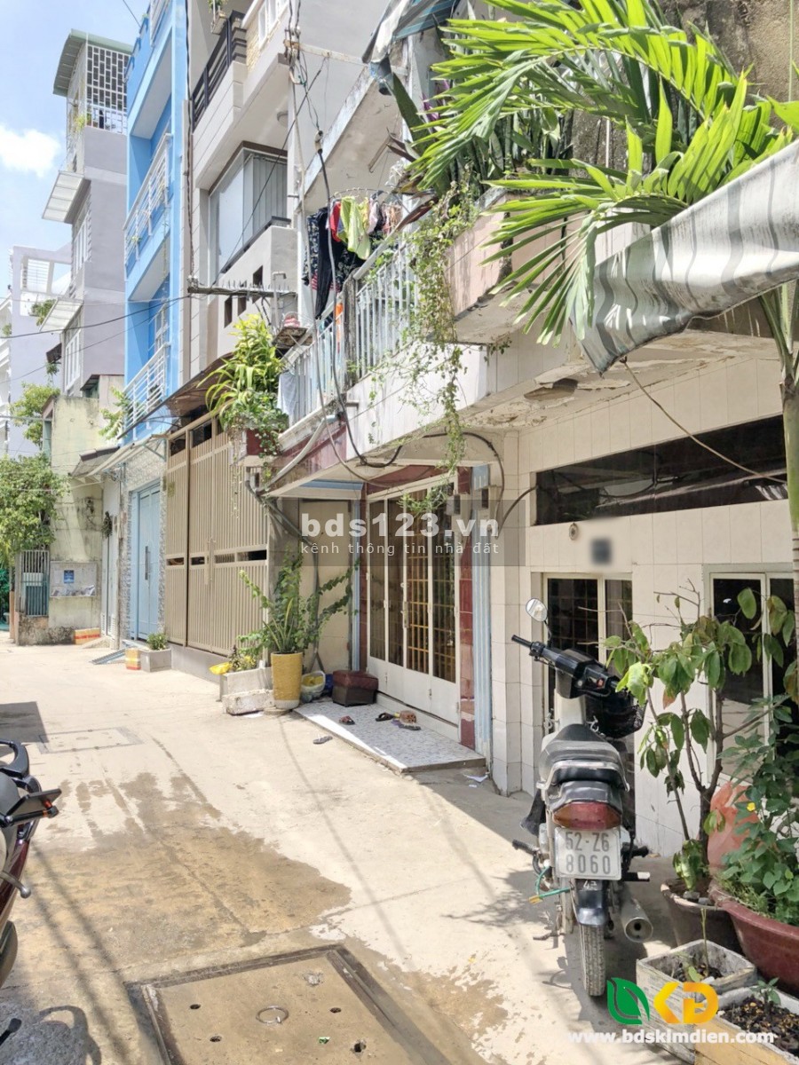 2.4 TỶ CÓ NHÀ 3 TẦNG 27M2, HẺM 3M, GẦN BIG C ÂU CƠ.