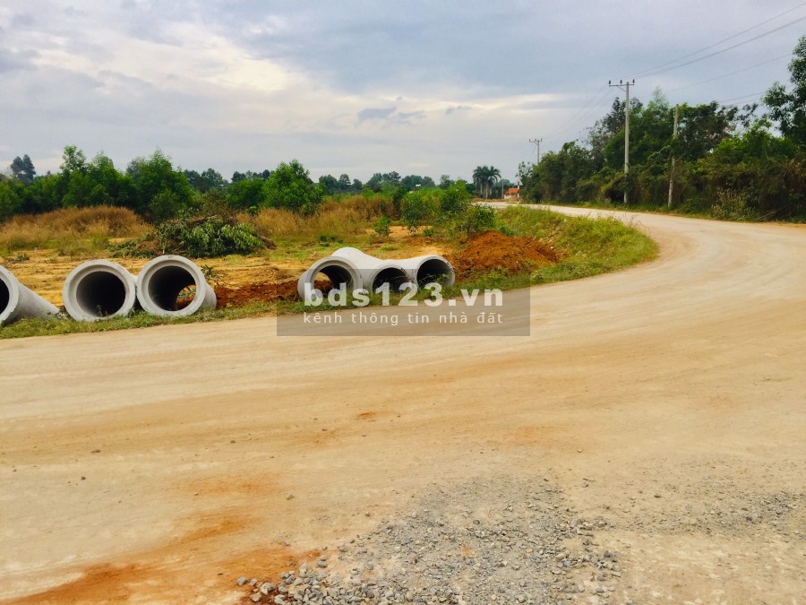 Bán gấp đất 2 mặt tiền, đường 8m,vỉa hè 2 bên,gần vòng xoay Hắc dịch, dt 131m2, giá 1,1 tỷ, SHR. Vị trí đẹp.