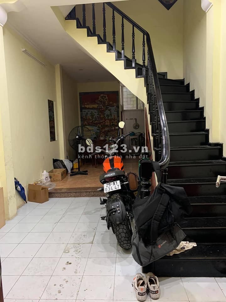 Bán nhà Ngõ 99 Nguyễn Chí Thanh. Phân lô Ô tô đỗ cửa. Diện tích 40m2, 4 tầng, giá chỉ 6.4 tỷ.