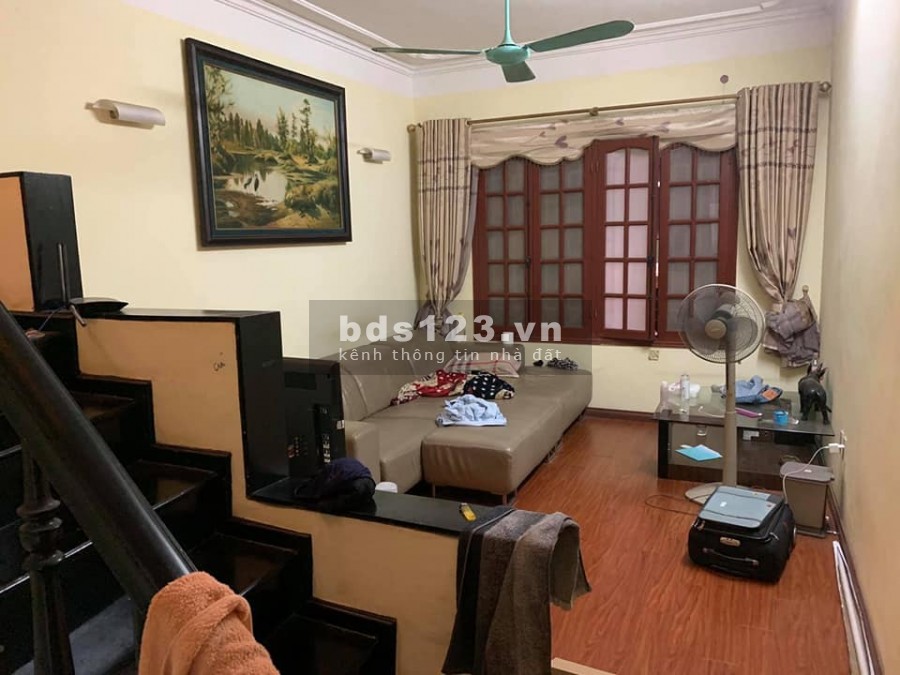 Bán nhà Ngõ 99 Nguyễn Chí Thanh. Phân lô Ô tô đỗ cửa. Diện tích 40m2, 4 tầng, giá chỉ 6.4 tỷ.