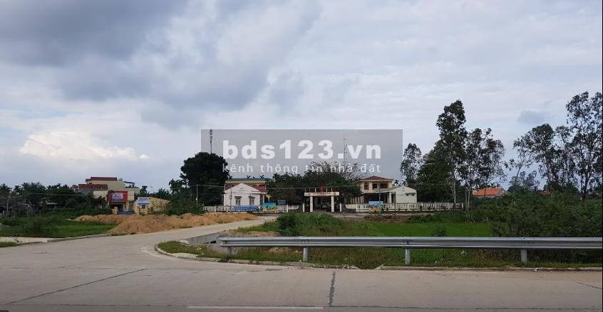 Bán lô đất mặt tiền UBND xã Tịnh Hà. Hơn 200 m2 ONT. Giá tốt. LH 0934 192 309