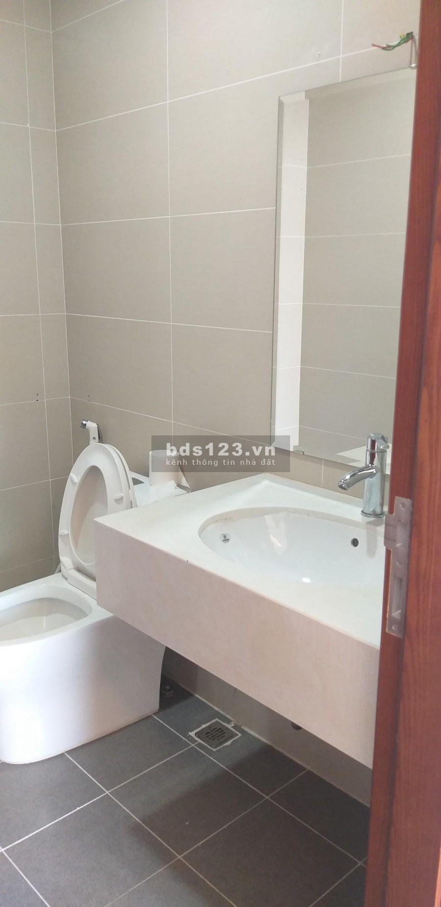 Bán căn góc 3 phòng ngủ Đông Nam chung cư Việt Đức Complex 2.7 tỷ 0985800205