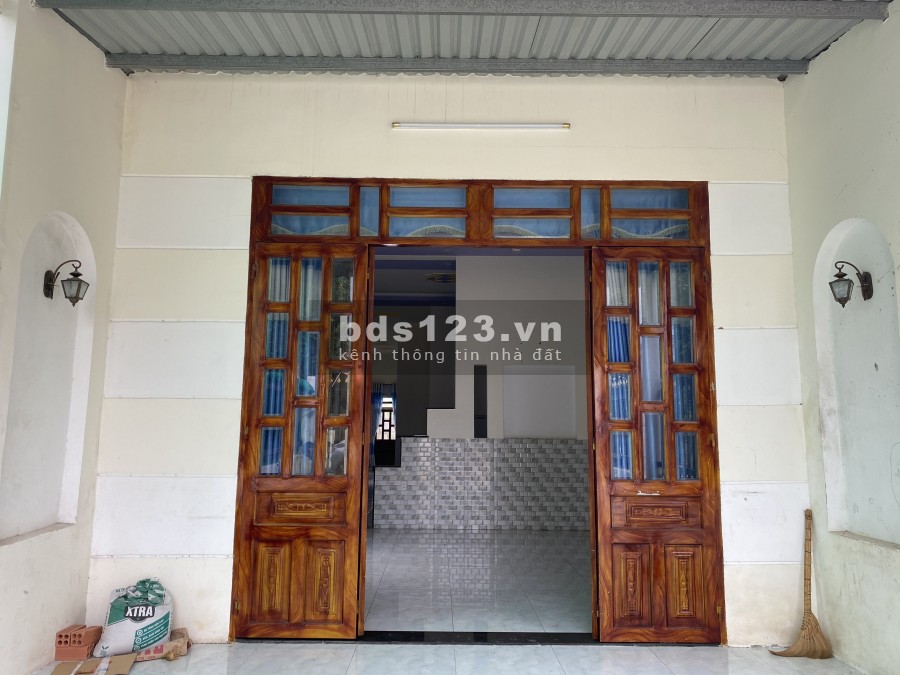 Định Cư ra bắc cần bán lô đất 300m2 và căn nhà cấp 4 mới xây gần trường gần chợ sát kcn ﻿