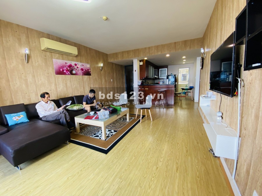 Cần bán gấp căn hộ cao cấp Hùng Vương Plaza , Quận 5, DT 132 m2,3 phòng ngủ