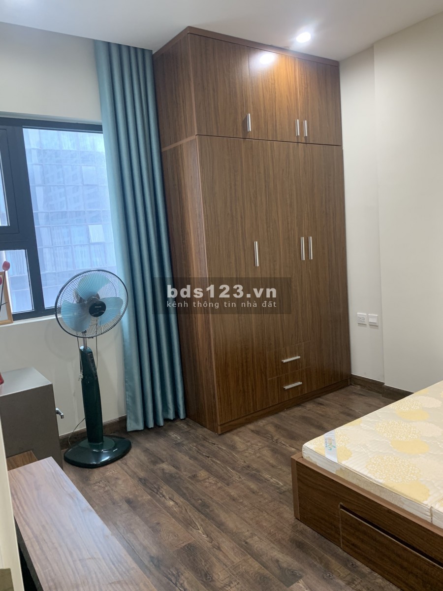 Cho thuê Chung cư GoldSeason 47 Nguyễn Tuân 2 ngủ full 11 triệu. Lh 0377983070