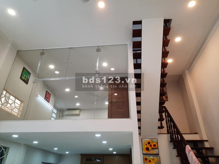 Bán nhà HXH Âu Cơ, 3 tầng, 67m2, chỉ 5.5 tỷ, thiết kế đẹp, ở ngay