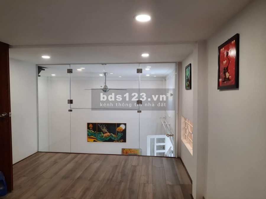 Bán nhà HXH Âu Cơ, 3 tầng, 67m2, chỉ 5.5 tỷ, thiết kế đẹp, ở ngay