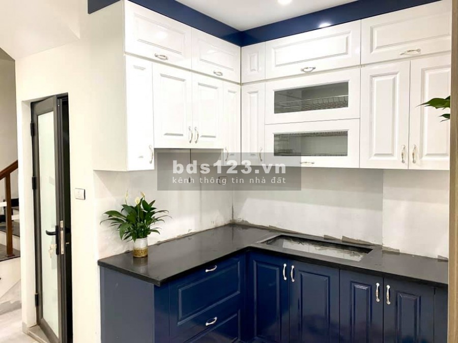 Bán gấp nhà đẹp Ngọc Lâm 36m2, 5 tầng, Mt 3.3m, ô tô đỗ cửa, lô góc, nội thất đẹp, 4.3 tỷ