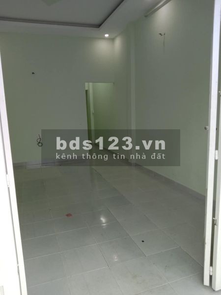 Nhà cấp 4 gần sân banh 185/ 52m2/ở ngay không sửa