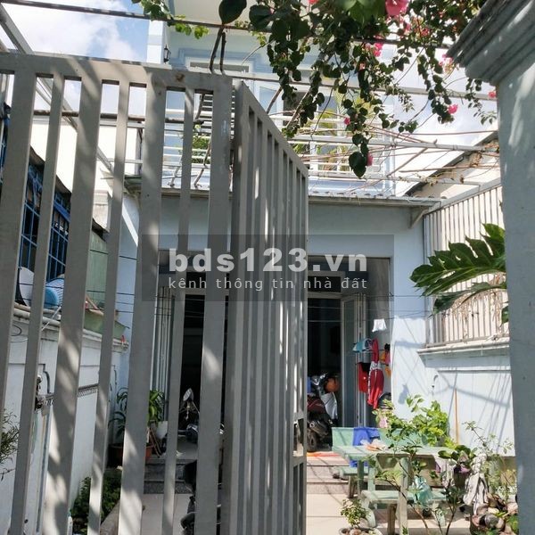Nhà 2 lầu đường 160 Lã Xuân Oai-Q9-42tr/m2