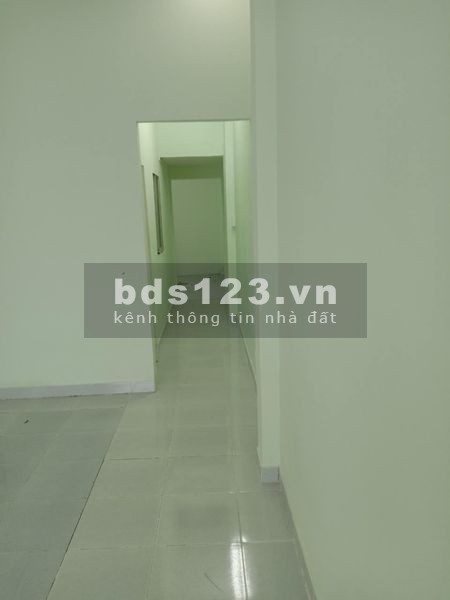 Nhà cấp 4 gần sân banh 185/ 52m2/ở ngay không sửa