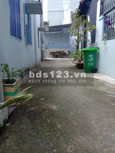 Nhà cấp 4 gần sân banh 185/ 52m2/ở ngay không sửa