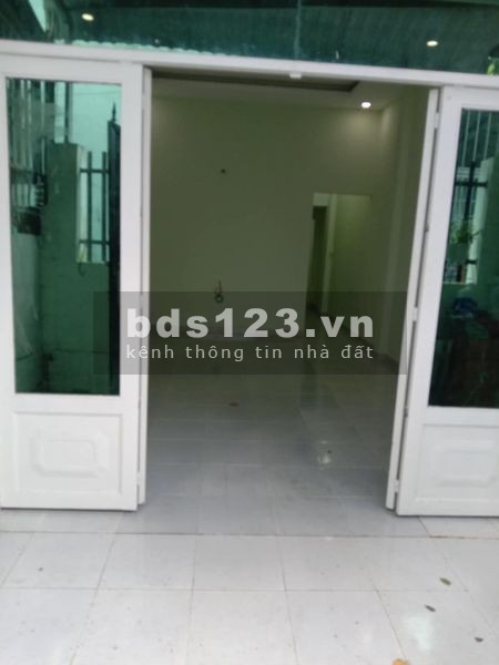 Nhà cấp 4 gần sân banh 185/ 52m2/ở ngay không sửa