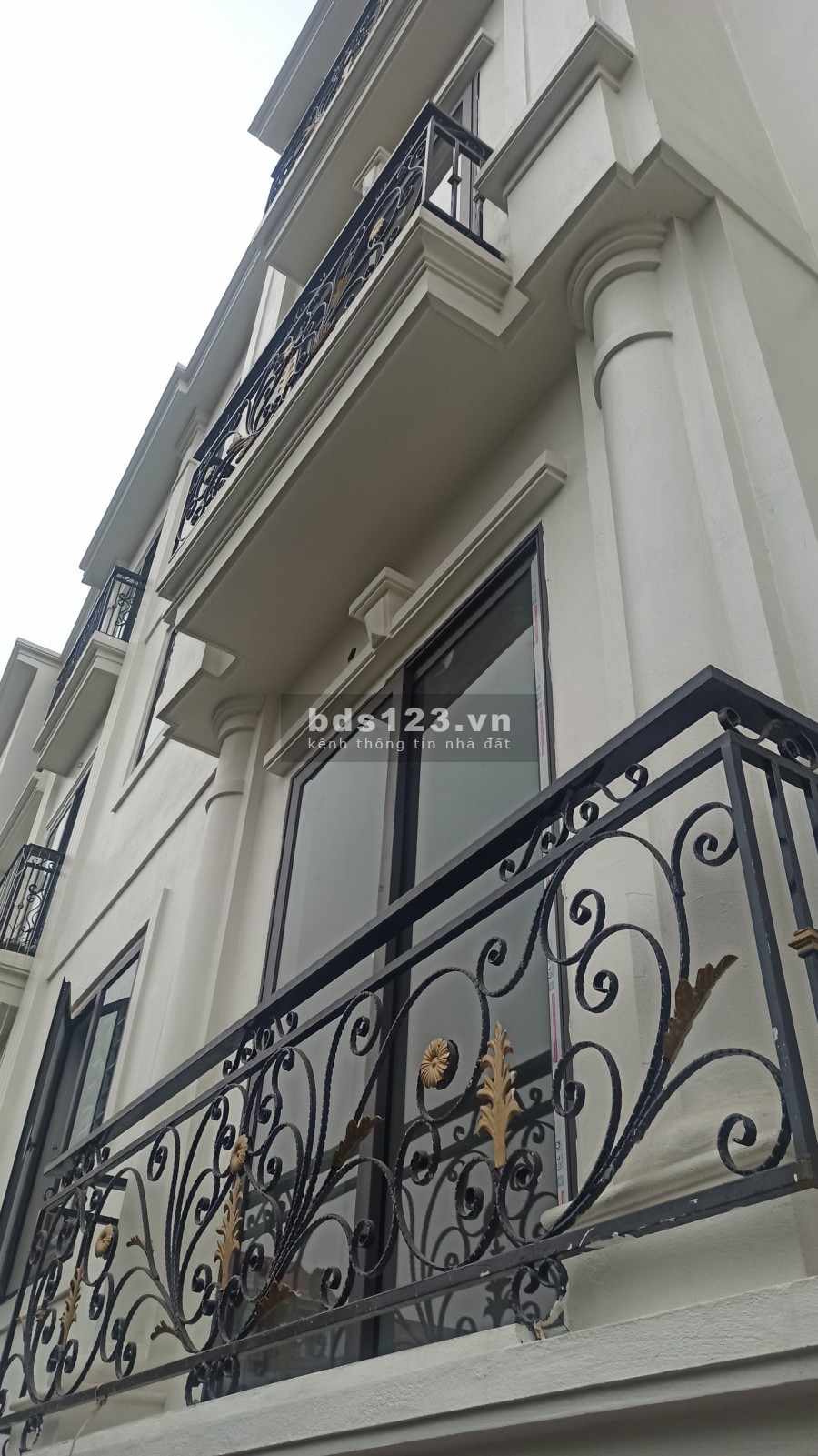 Bán nhà ô tô đỗ cách 15m Xây 4 Tầng, 4 phòng ngủ, hai mặt thoáng nhỉnh 2 tỷ