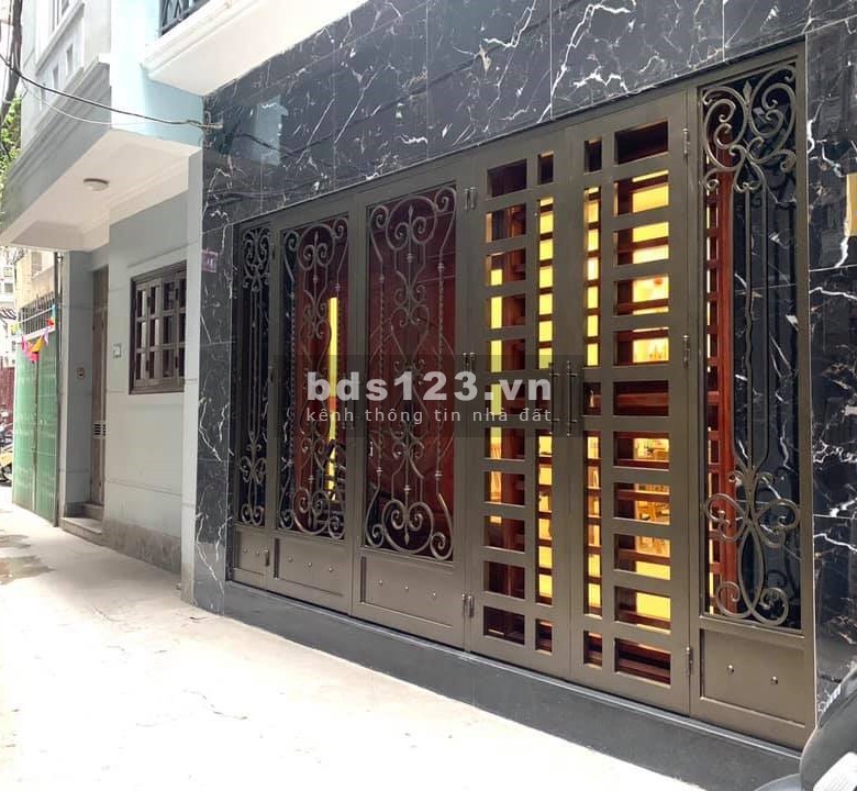 Siêu phẩm Kim Mã, 5 tầng, MT gần 5m, bán nhanh trước Tết