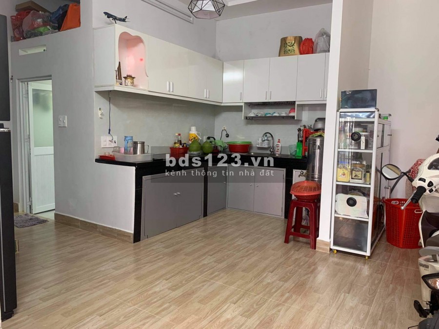 Gấp bán nhà Quận 5 50m2 chỉ 3.8 tỷ hẻm ô tô tránh