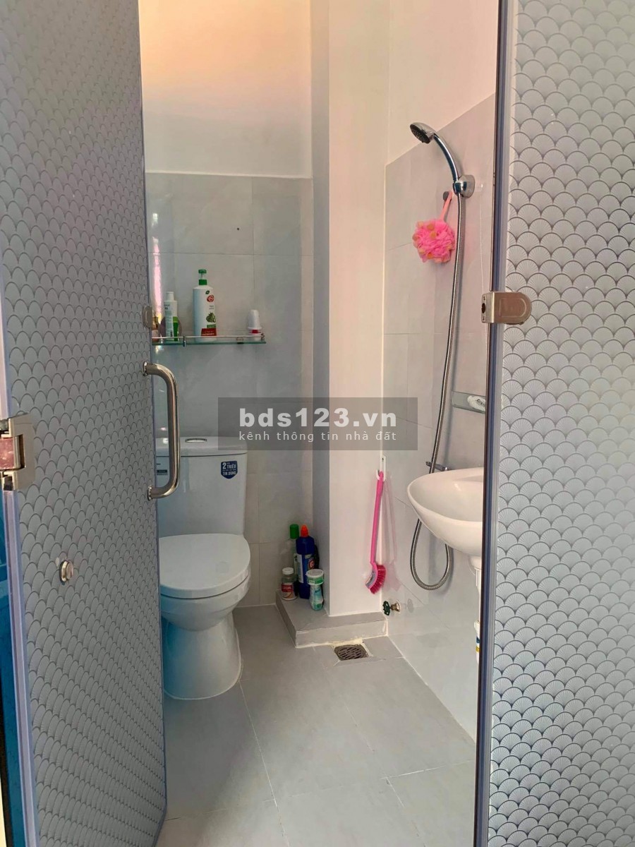 Gấp bán nhà Quận 5 50m2 chỉ 3.8 tỷ hẻm ô tô tránh