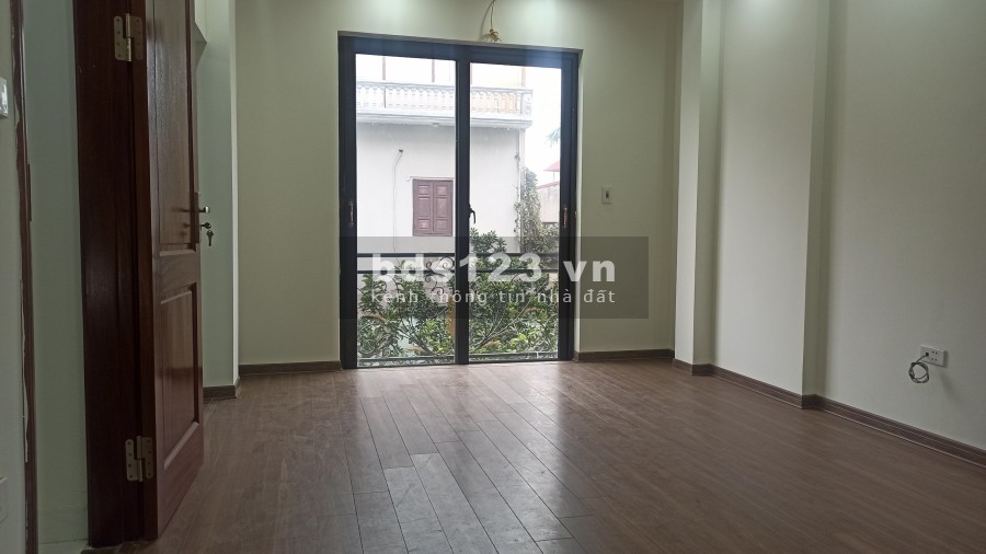 Bán nhà ô tô đỗ cách 15m Xây 4 Tầng, 4 phòng ngủ, hai mặt thoáng nhỉnh 2 tỷ