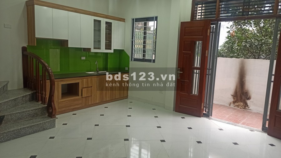 Bán nhà ô tô đỗ cách 15m Xây 4 Tầng, 4 phòng ngủ, hai mặt thoáng nhỉnh 2 tỷ