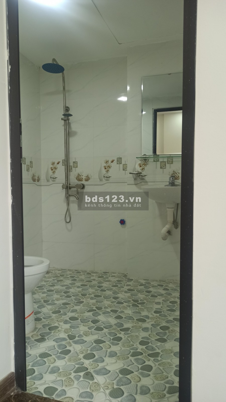Bán nhà ô tô đỗ cách 15m Xây 4 Tầng, 4 phòng ngủ, hai mặt thoáng nhỉnh 2 tỷ