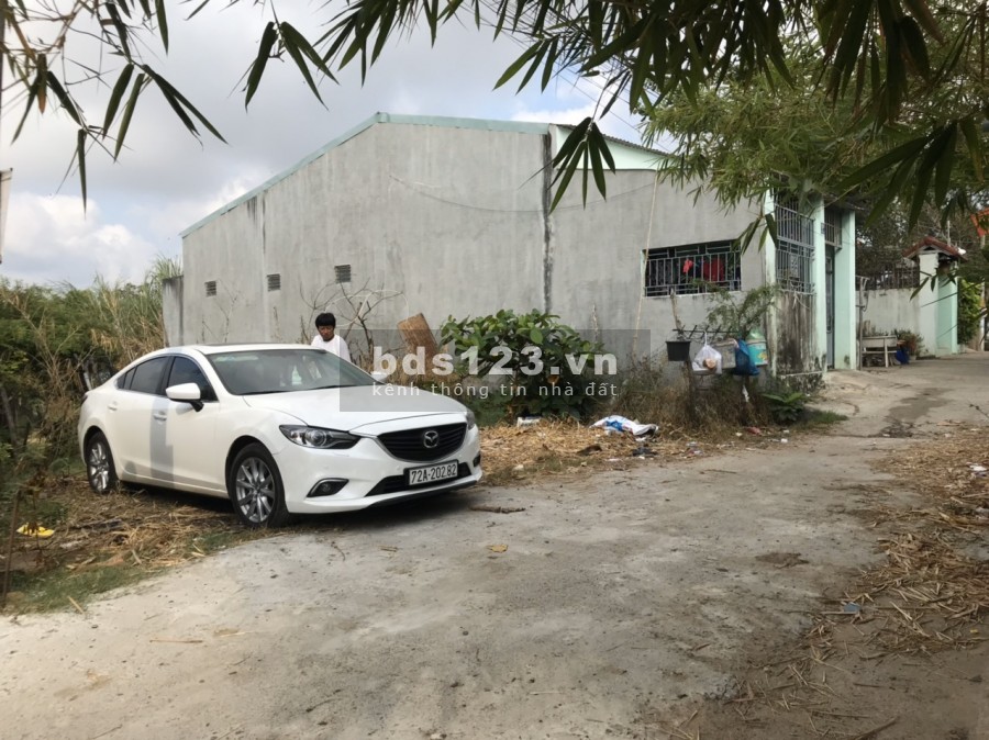 Chính chủ bán gấp nhà c4 100m2 hẻm ô tô đường Đô Lương giá 980 triệu