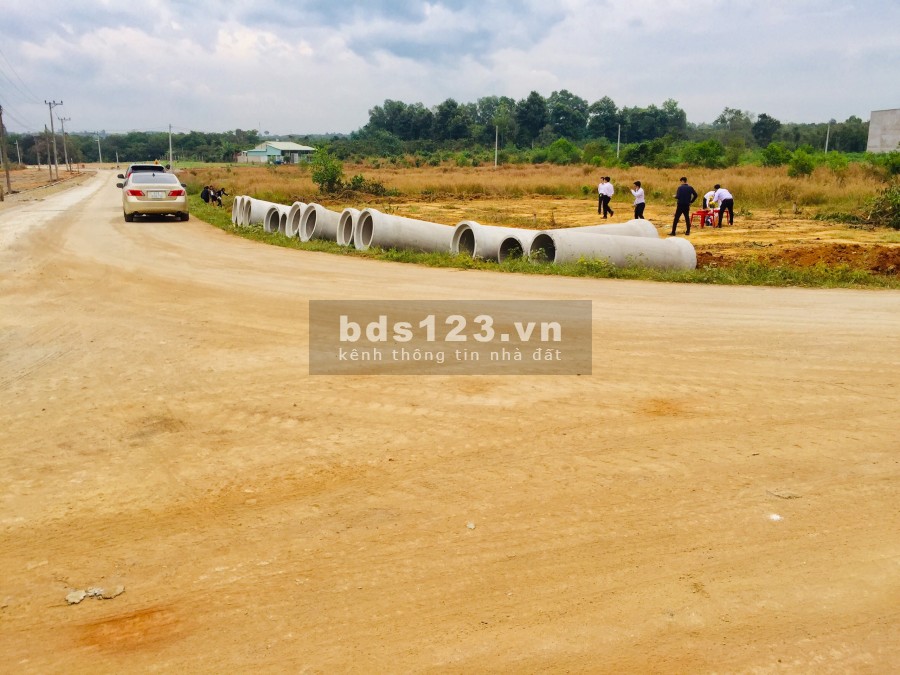 Cấn bán lô đất 2 mặt tiền có thổ cư cạnh khu công nghệ cao 450ha