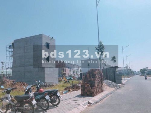 Kẹt tiền cần bán gấp lô đất gần chợ Tân Bửu. Nguyễn Hữu Trí vào 100m