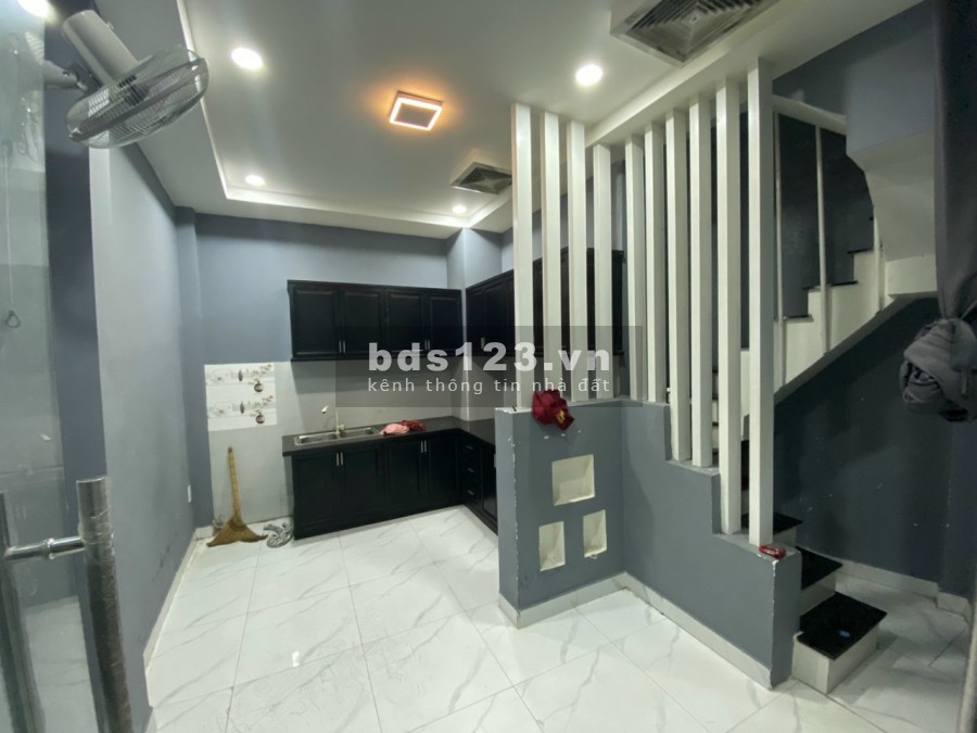 Cần cho thuê trước tết nhà 1 trệt 3 lầu ST, DT 3.5x6.5m, hẻm ô tô Huỳnh Văn Bánh, P. 11, Phú Nhuận