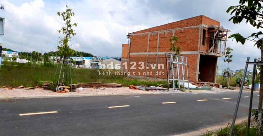 Tôi cần bán lô đất Lô đất 80m2 MT Tùng Thiện Vương, P11, Q8 sổ riêng, giá chỉ 2tỷ5
