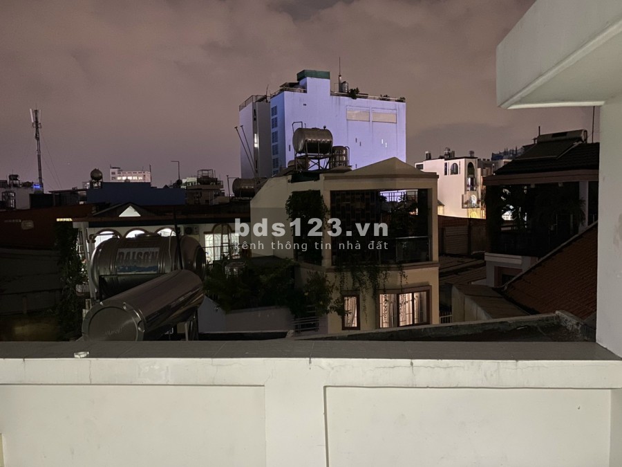 Cần cho thuê trước tết nhà 1 trệt 3 lầu ST, DT 3.5x6.5m, hẻm ô tô Huỳnh Văn Bánh, P. 11, Phú Nhuận