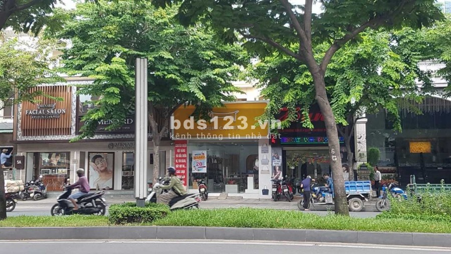 Cho thuê nguyên căn 200m2 MT Trường Sơn (sân bay TSN). Nhà trống giao ngay!