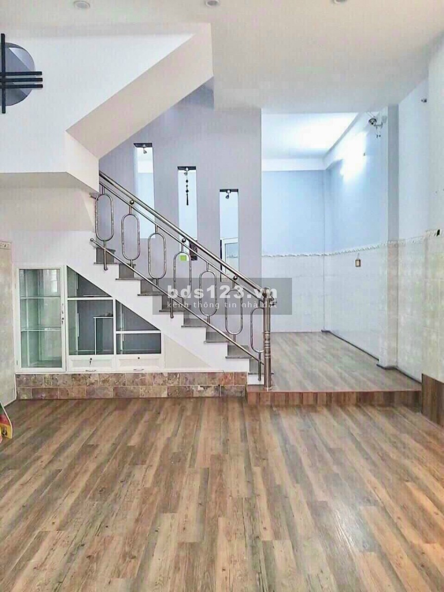 Nhà 4 tầng, xe hơi đỗ cửa. Cạnh Phố Nướng Tân Sơn Nhì. 4.9 tỷ