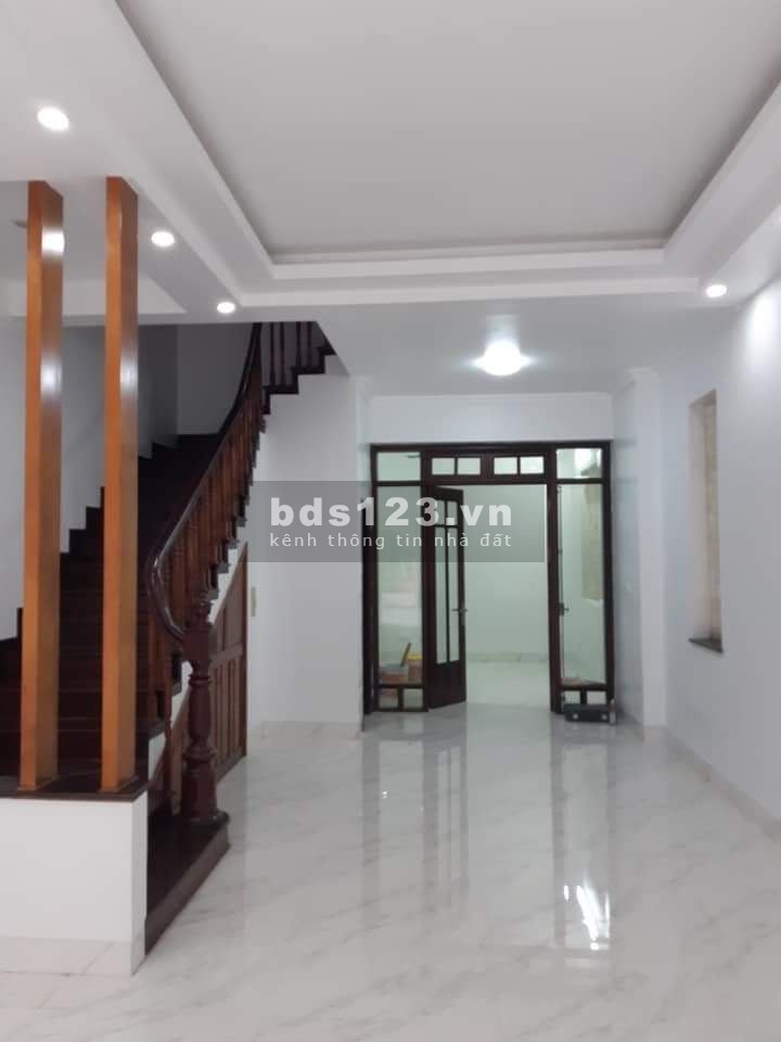 Bán nhà phố Hoàng Quốc Việt, phân lô, ô tô, 77m2, MT 6m, 10.5 tỷ.