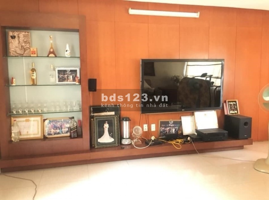 Bán Nhà Quận 10, diện tích 43m2, 4 tầng, giá chỉ 4 tỷ 950 - Sát hẻm xe hơi.