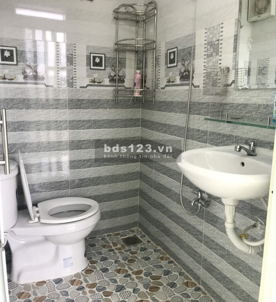 Nhà mặt tiền Q8 ngay sau chợ Ba Đình 1 trệt 3 lầu